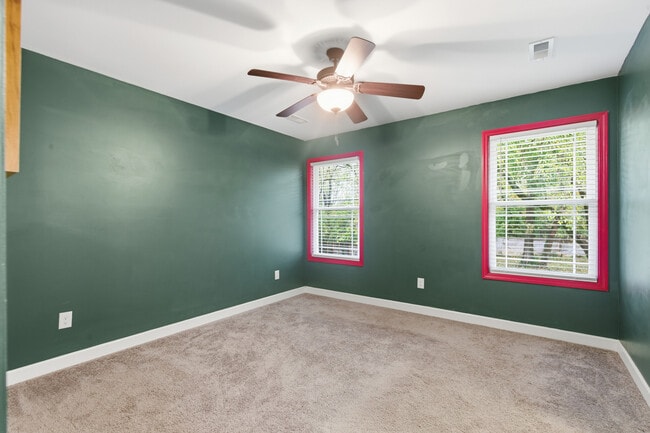 Building Photo - 3104 Husky Way