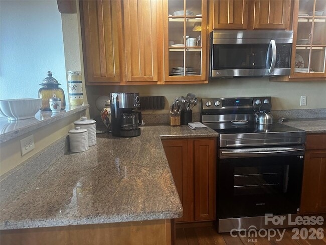 Building Photo - 300 Creekside Wy