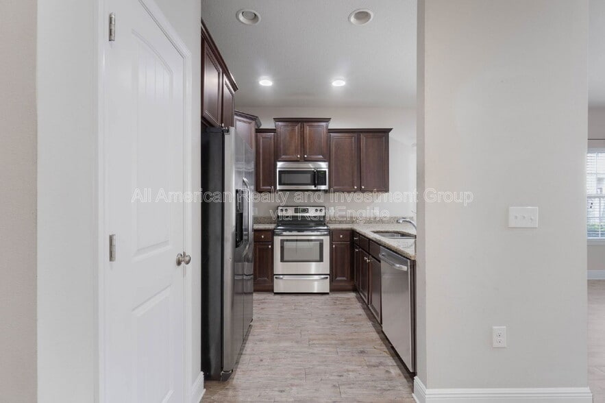 Building Photo - 8827 Little Cormorant Ln