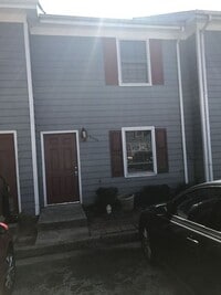 Building Photo - Charming 2 bed 1.5 bathe  Town-home in friendly neighborhood!