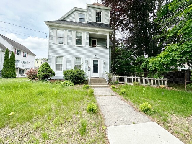 Building Photo - Beautiful 3 BR 1.5 BA Leominster SFH