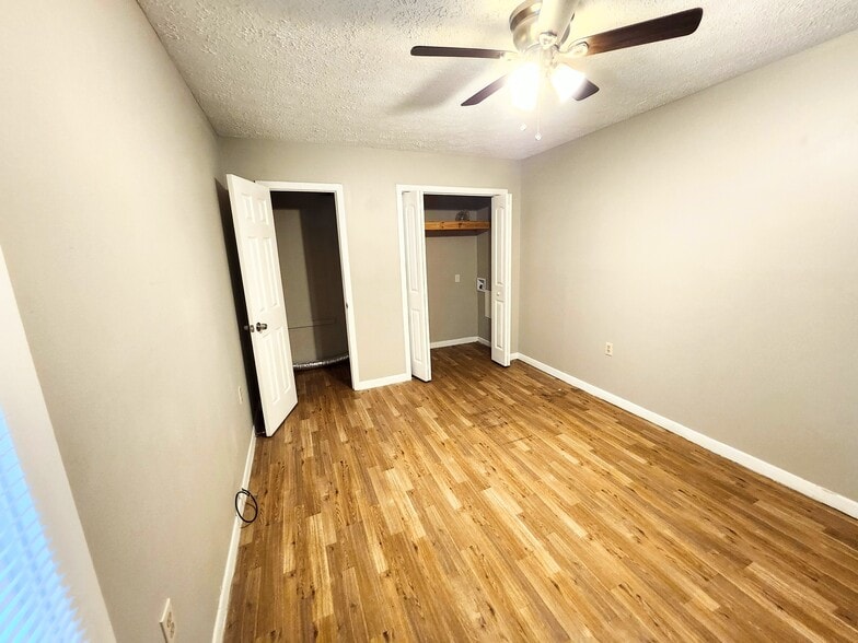 Building Photo - 5230 Beach Dr