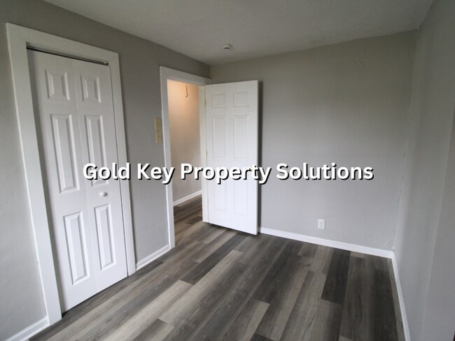 Building Photo - Fully Updated 3 BR 1 BA House with Central Air and Garage (NO SECTION 8)