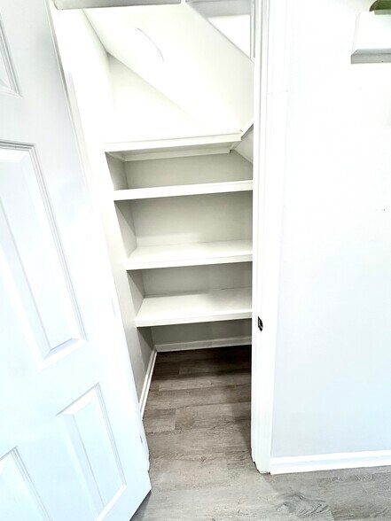 Building Photo - 1504 Southport Blvd