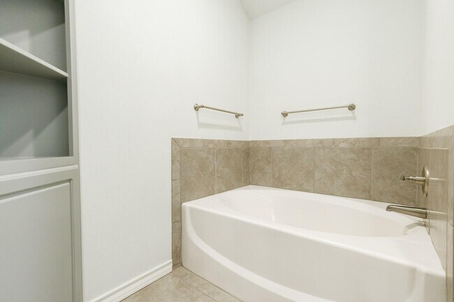 Building Photo - 208 Berkshire Ave