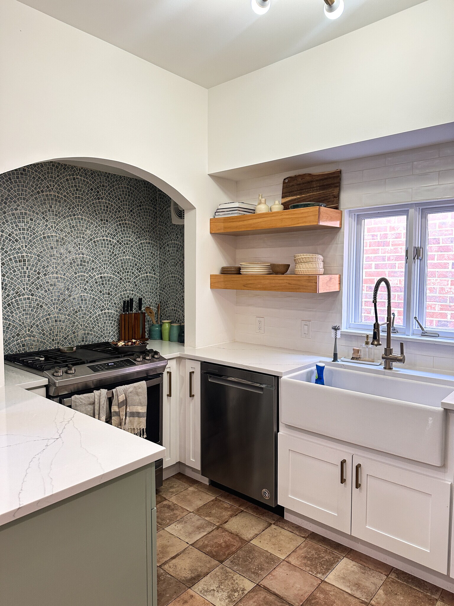 Building Photo - 1508 W Diversey Pky