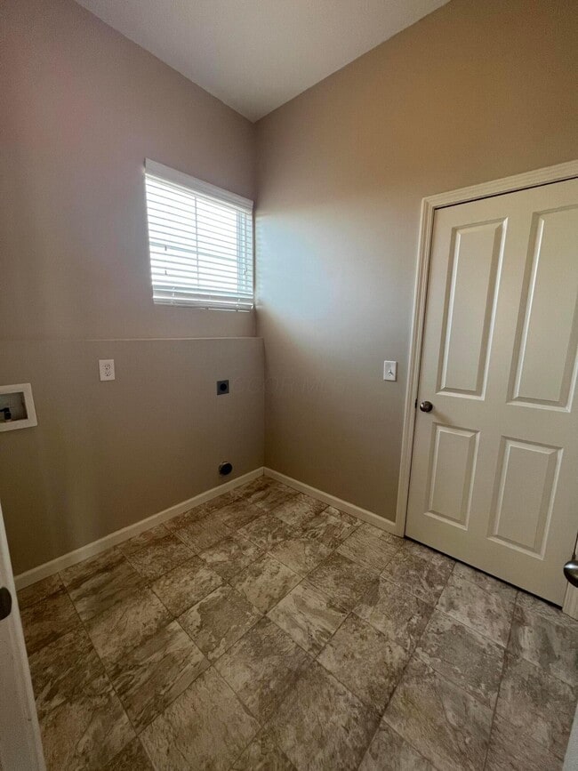 Building Photo - 3203 Rossmore Cir