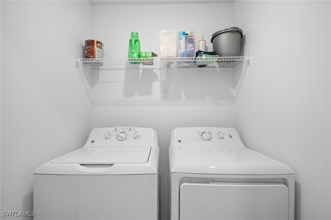 Building Photo - 15285 Grn Acrs Ave