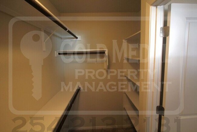 Building Photo - 335 Black Opal Dr