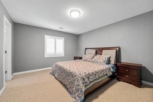 Building Photo - 10820 Sky Rock Dr