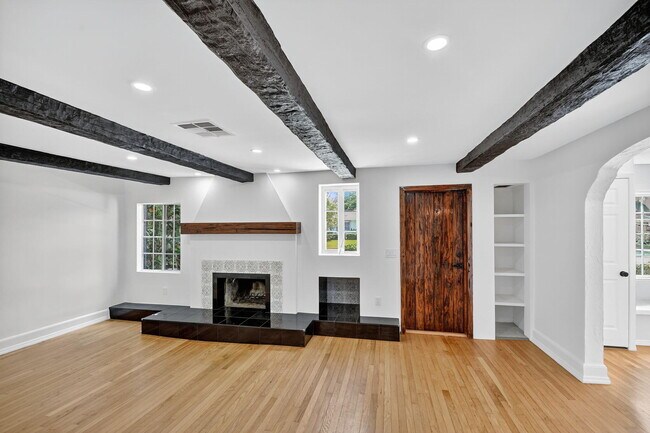 Building Photo - 322 Cornell Dr