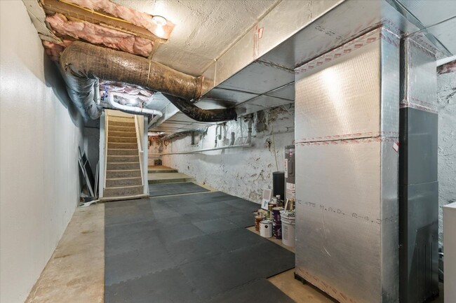Building Photo - Beautiful 3BR 2.5 BA Townhouse in Downtown...