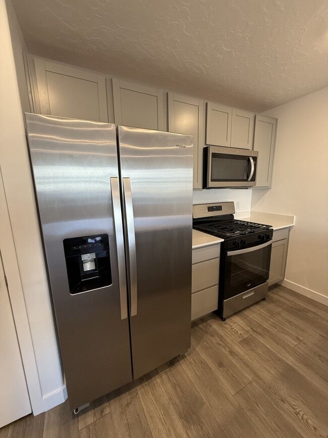 Building Photo - Charming Townhome in Provo, UT  $500 gift card if rented, Pets upon approval