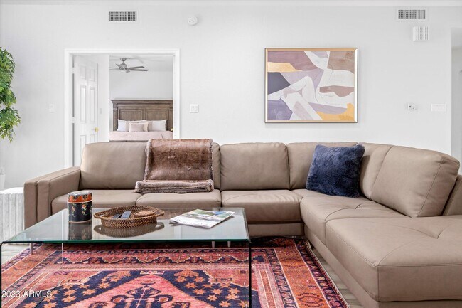 Building Photo - 8844 E San Rafael Dr