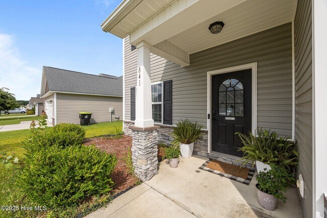 Building Photo - 841 Dynasty Dr