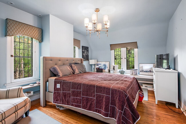 Building Photo - 2023-2027 W 108th Pl