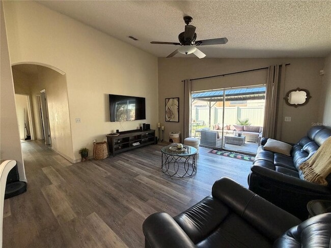 Building Photo - 723 Lady Diana Dr