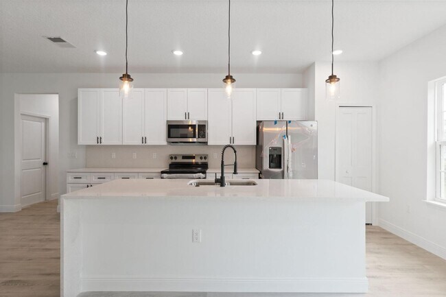 Building Photo - 14152 SW 44th Ave