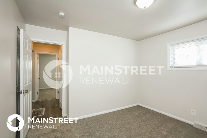 Building Photo - 5225 E 20th Pl