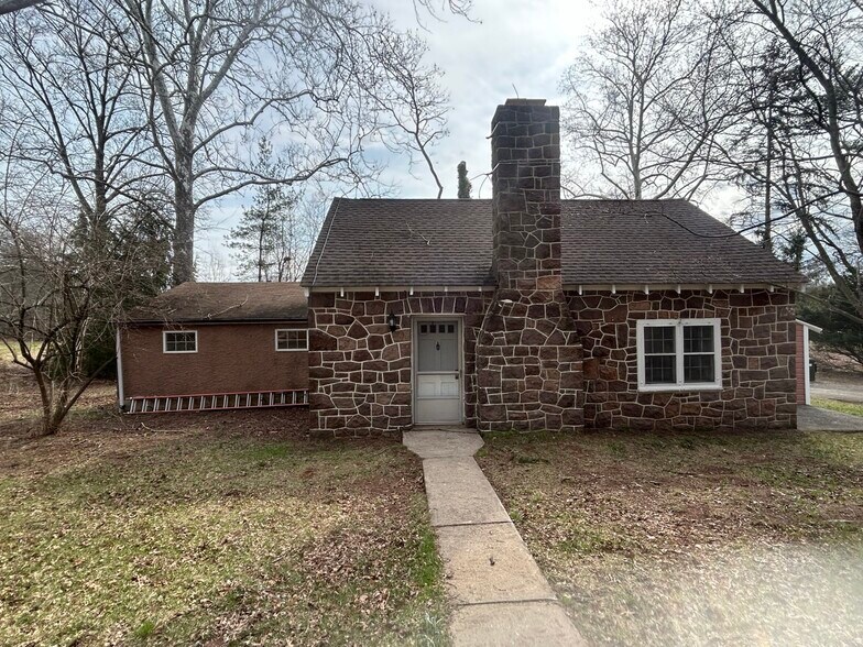 Building Photo - 1520 Harvey Ln