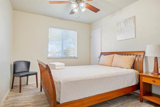 Building Photo - 12002 Swan Dr