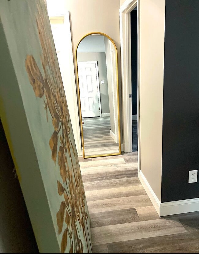 Building Photo - Charming 1-Bedroom Apartment Near JFK – Pr...
