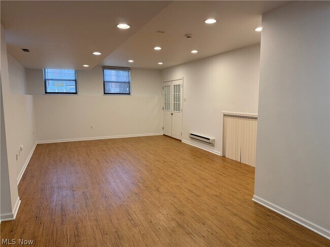 Building Photo - 2188 W 6th St