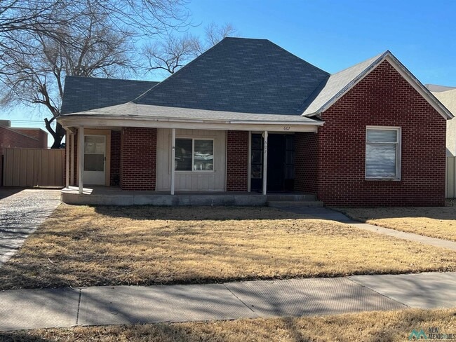 Primary Photo - 607 W Grand Ave