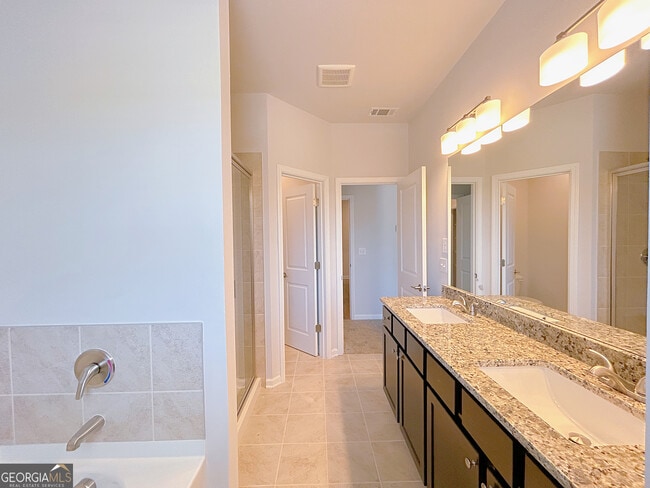 Building Photo - 2586 Mls Cmn Dr