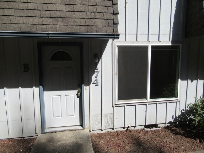 Building Photo - Nice Clean Two Bedroom w/ Private Backyard