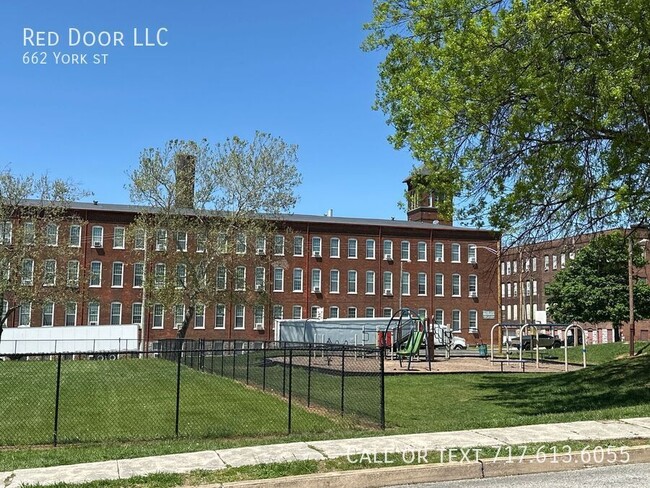 Building Photo - 662 York St