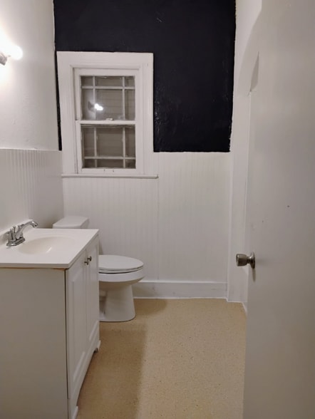 Building Photo - 510 Vanderbilt St