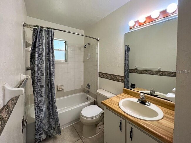 Building Photo - 2114 NW 55th Blvd