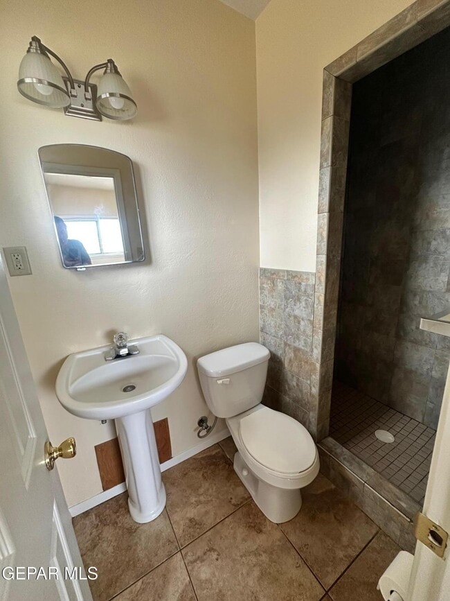 Building Photo - 5113 Trew Ct