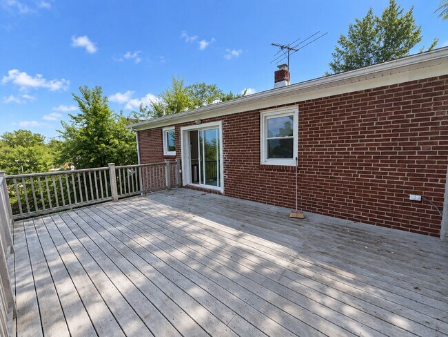 Building Photo - 6797 Lawnton St