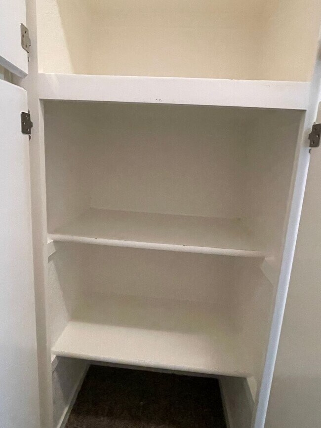 Building Photo - Chico 3 bed 2 bath Condo, Pool, Reserved Parking, upstair unit. newly refurbished