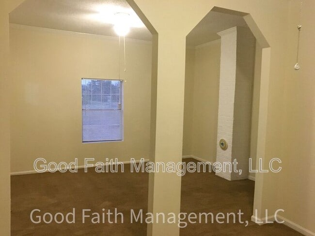 Building Photo - 313 W 11th St