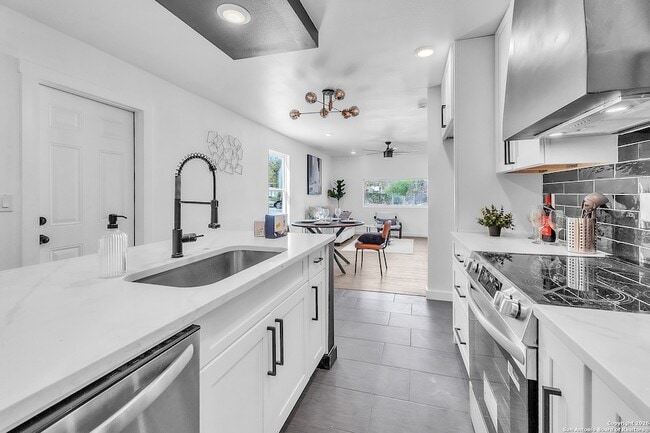 Building Photo - 1118 Shadwell Dr