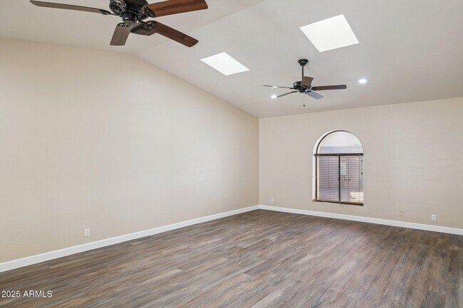 Building Photo - 4662 W Kings Ave