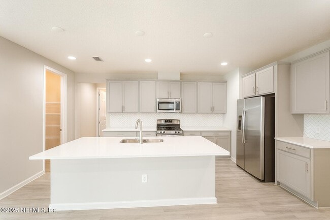 Building Photo - 1827 Amberly Dr