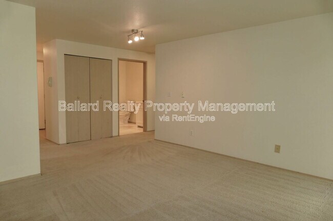 Building Photo - 2244 13th Ave W