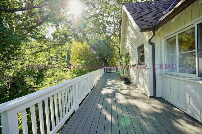Building Photo - 3-Bedroom, 3-Bath Home with Expansive View...