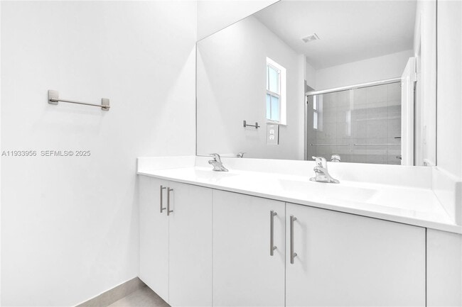 Building Photo - 12002 NW 47th Manor