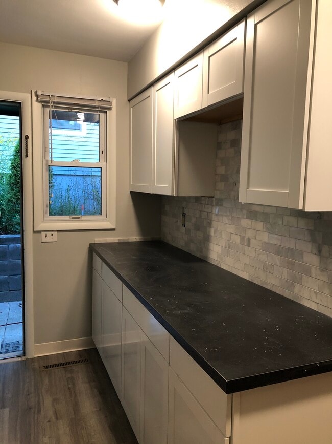 Building Photo - Hoover