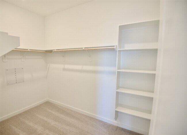 Building Photo - 10615 Summers Wy