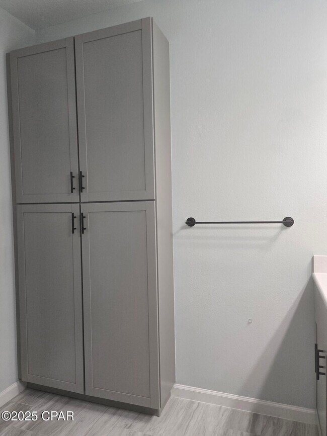 Building Photo - 8676 Weekend Dr