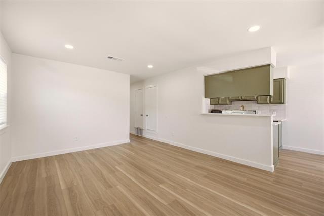 Building Photo - 908 Isbell Rd