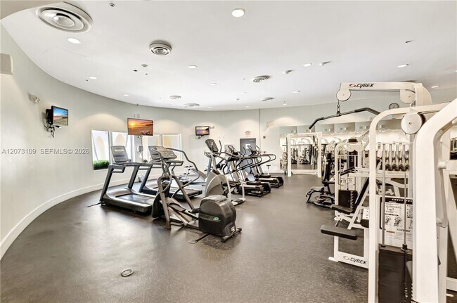 Building Photo - 5600 Collins Ave