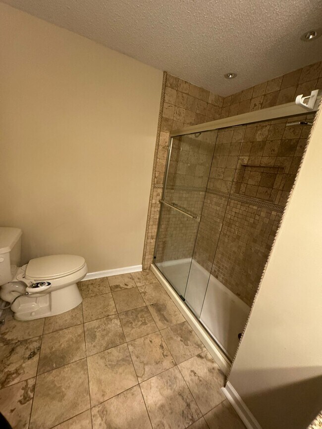 Building Photo - 7024 Somerset Cir