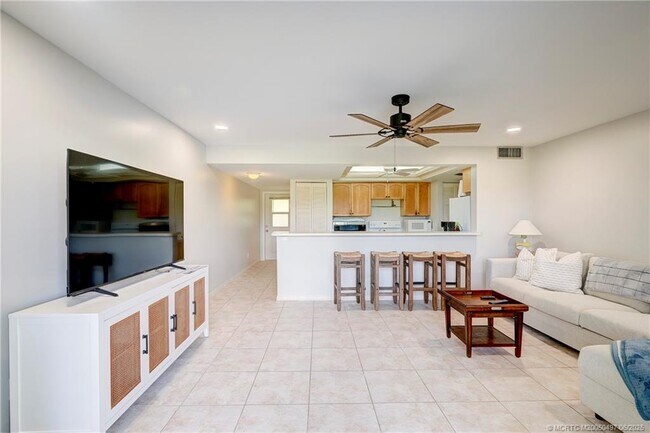 Building Photo - 5539 NE Gulfstream Way